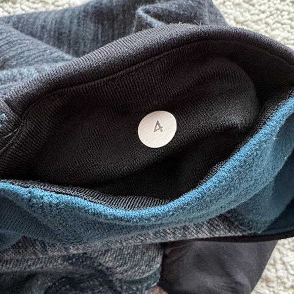 Lululemon athletica Woman’s Size 4 Black and Gray Leggings - Picture 8 of 8